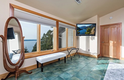 Sunny Shores House | The Clubhouse