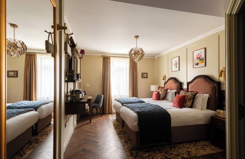 Kew Hotel | The Coach & Horses