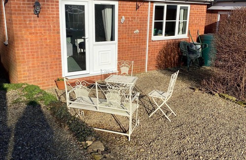 Leominster House | The Coach House - 5 min walk from the Market Town