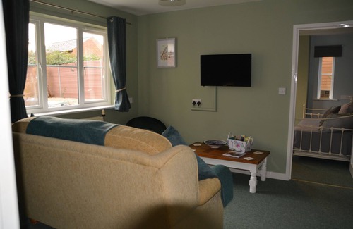 Leominster House | The Coach House - 5 min walk from the Market Town