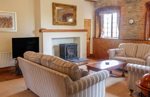 Piltown Cottage | THE COACH HOUSE, family friendly, with open fire in Piltown