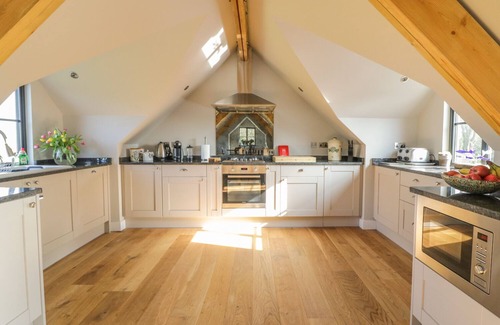 Saint Columb Major Cottage | THE COACH HOUSE, pet friendly, with a garden in St Columb Major