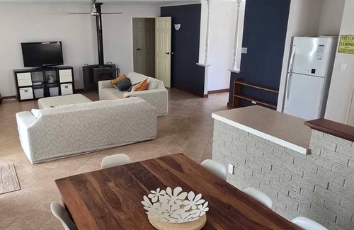 Lancelin House | The Coastal - Comfort & Spacious Living!
