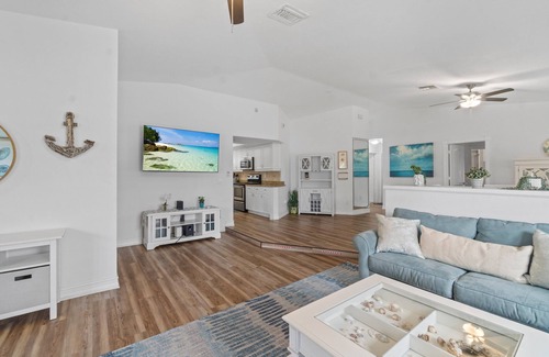 Naples Park House | The Coastal Haven | Heated Pool | Near Beach