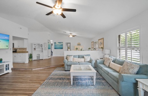 Naples Park House | The Coastal Haven | Heated Pool | Near Beach