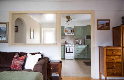 Cobourg House | The Cobourg Creek Cottage