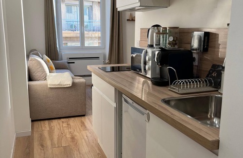 7th Arrondissement Apartment | The Cocoon of Vieux Port -place aux Huiles/Estienne d'Orves