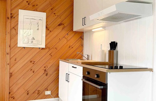 Coles Bay Apartment | The Coles Bay Studio - Centrally located in Coles Bay.