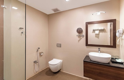 Shavri Colony Hotel | The Colonial Hotel Lake View Rooms