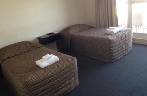 Chinchilla Hotel | The Commercial Hotel Motel