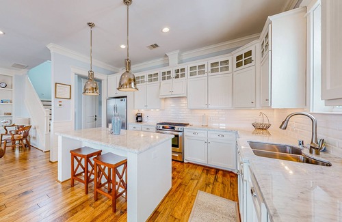Beachside Village House | The Conch Casa | House in Galveston