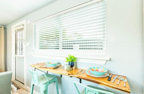 Johnson City House | The Container Retreat @ 290 Wine Trail #1 Escape to Hye, TX