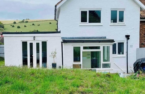 Woodingdean House | The Contractor Pad | FREE Off Road Parking