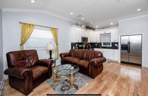 Dunedin Cottage | The Cook Cottage sleeps 4 in Dunedin