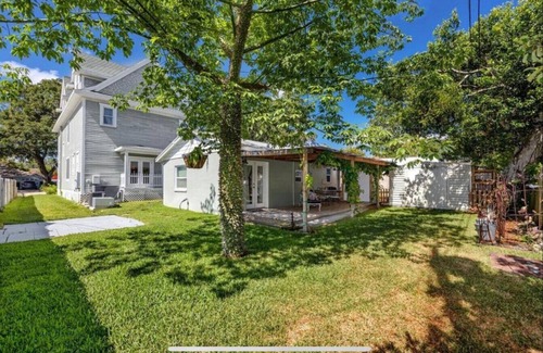 Dunedin Cottage | The Cook Cottage sleeps 4 in Dunedin