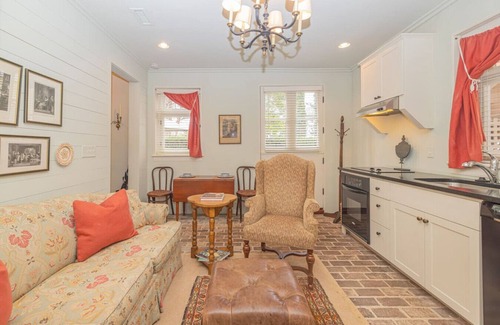 Ansonborough House | "The Cookhouse", Historic Garden District Apt.