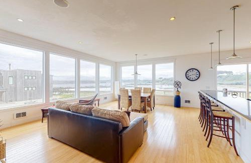 Bandon House | The Coquille River Retreat