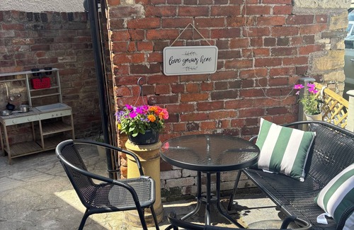 Ozleworth House | The Corner Cottage - ideal Cotswold way walk stay/pet friendly