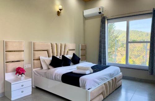 Kuthar Villa | The Corner House I Pet friendly & Serviced Villa I Open Air Lawn & Plunge Pool I Bonfire I Dance I Music I Full Party I By Exotic Stays