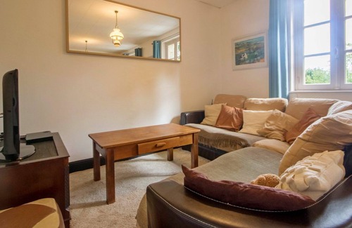 Locoal-Mendon House | The Cosy - LOCOAL-MENDON