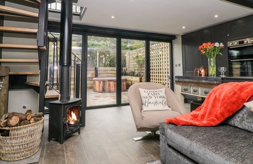 Hayfield Cottage | THE COSY, pet friendly, luxury holiday cottage in Hayfield