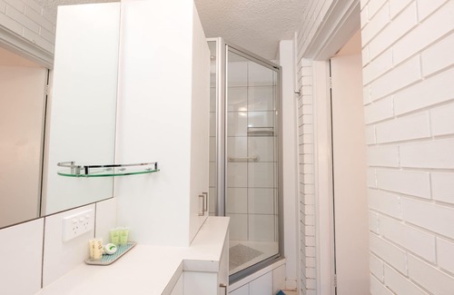 Portarlington House | The Cosy Room. A short stroll to the water.