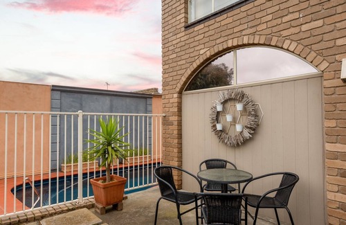 Portarlington House | The Cosy Room - Perfect for couples seeking a relaxing getaway on the Bellarine Peninsula.