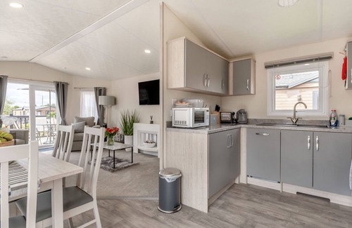 Evesham Cottage | The Cotswold Holiday Lodge