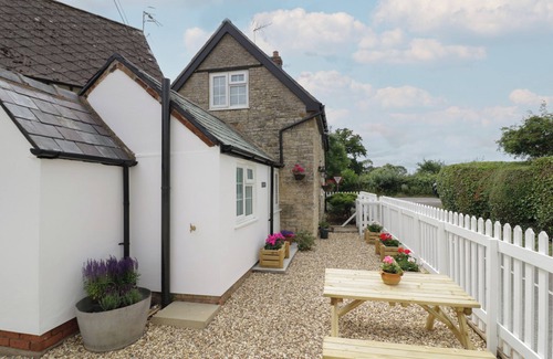 Ettington Cottage | THE COTTAGE, pet friendly, character holiday cottage in Ettington