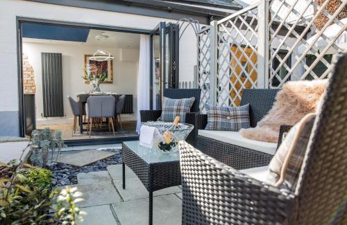 Mangotsfield House | The Cottage and The Nook