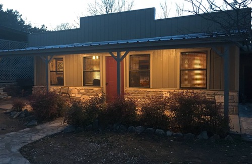 Hunt Cottage | The Cottage At Axis Hill Farm with Private Riverfront