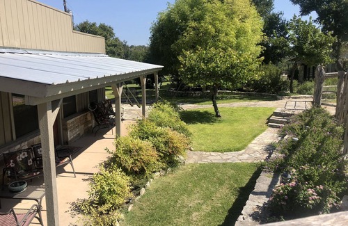 Hunt Cottage | The Cottage At Axis Hill Farm with Private Riverfront