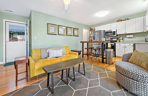 Lake Lure House | The Cottage at Grey Logs Cove - Lake Lure, Kayaks!