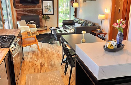 Cassopolis Cottage | The Cottage on Heiner Hill fosters peace & is that reset you're searching for.