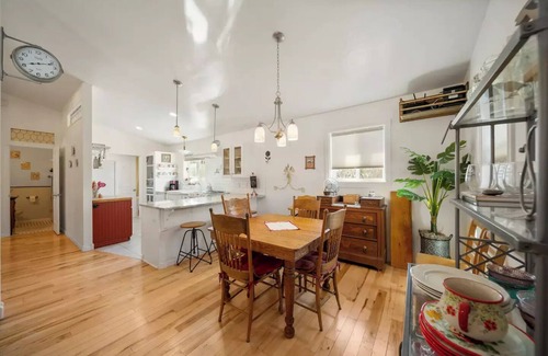 Bayfield House | The Cottage on Mill street with Hot Tub