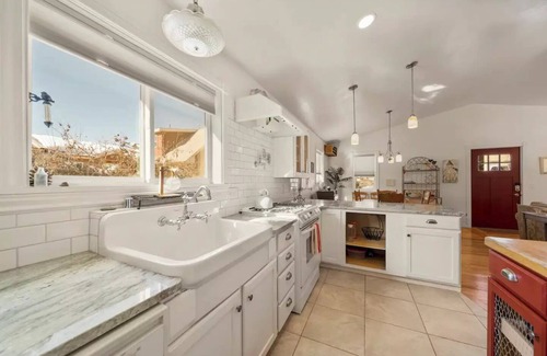 Bayfield House | The Cottage on Mill street with Hot Tub