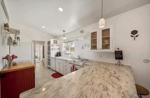 Bayfield House | The Cottage on Mill street with Hot Tub