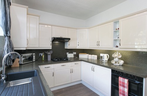 Llandudno House | The Cottage on the Beach - Sleeps 7 - Large Garden