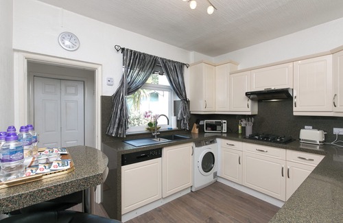 Llandudno House | The Cottage on the Beach - Sleeps 7 - Large Garden