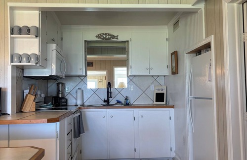 Newport House | “The Cottage" Waterfront Access to Bouge Sound!