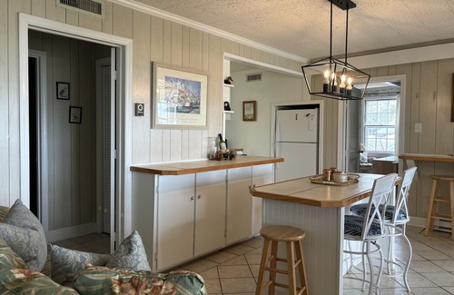 Newport House | “The Cottage" Waterfront Access to Bouge Sound!