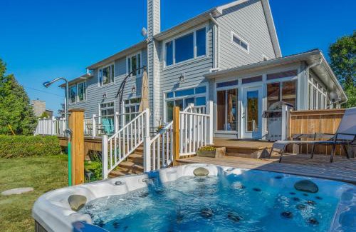 Milford House | The County Lakehouse - Waterfront w Hot Tub