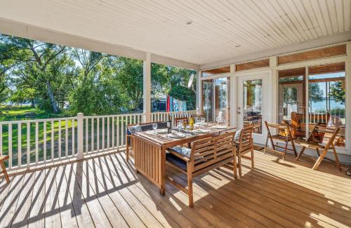Milford House | The County Lakehouse - Waterfront w Hot Tub