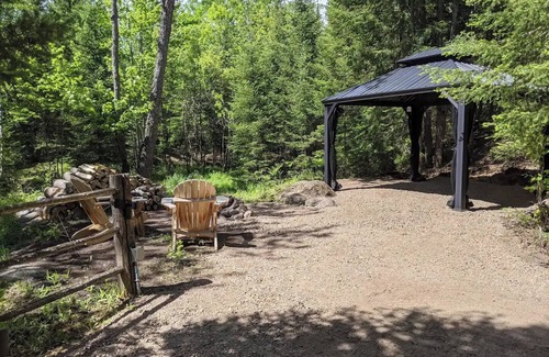 Powassan Cabin | The Couples Cabin at Upper Garden Nature Retreat