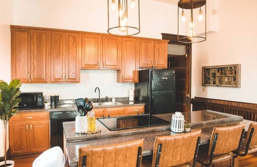 El Paso Apartment | The Courthouse Loft - History with a hot tub!