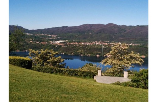 Ameno House | The Courtyard on the Lake. App. Carlotta