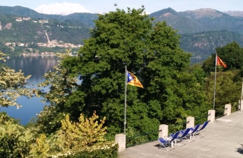 Ameno House | The Courtyard on the Lake. App. Carlotta