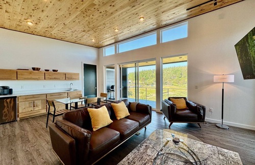Port Orford Condo | The Cove at Port Orford: Pelican Suite
