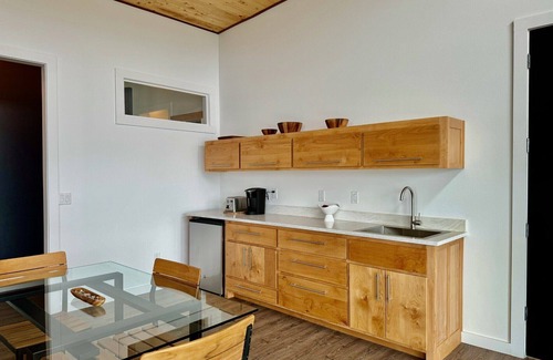 Port Orford Condo | The Cove at Port Orford: Pelican Suite