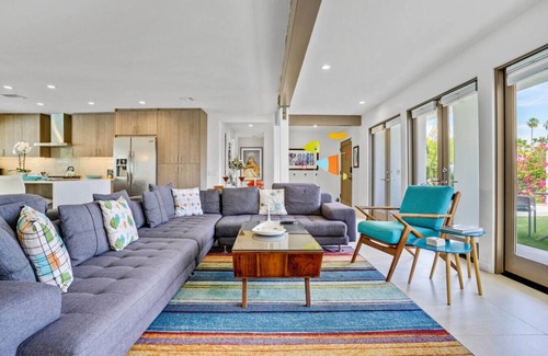 Historic Tennis Club House | The Cove: Heated Pool, BBQ, Walk To Downtown PS